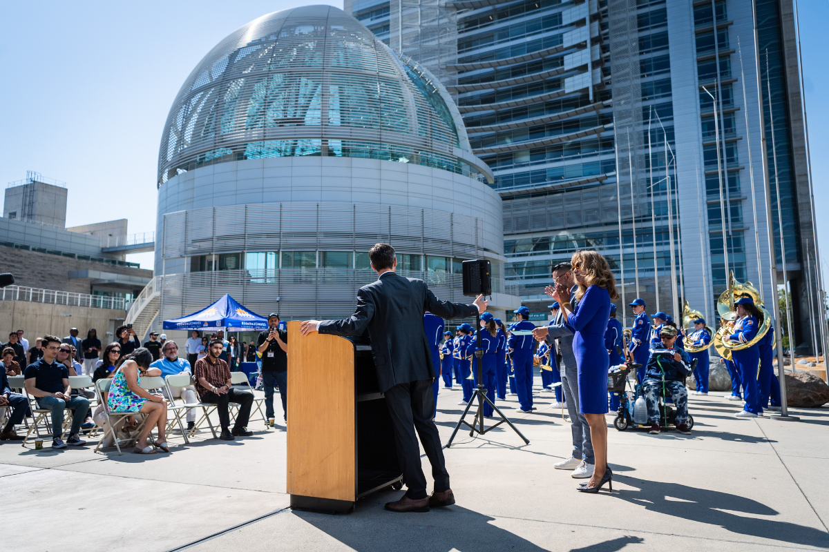 City Hall Flag Raising 2023 photo by Robert 贝恩